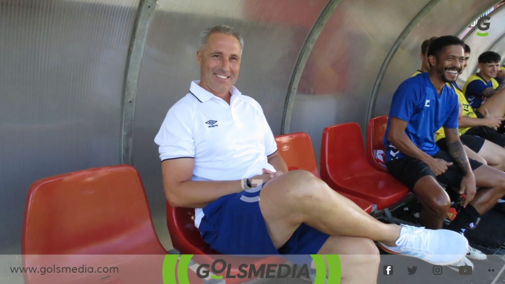 Javi Guerra, entrenador del CD Acero.