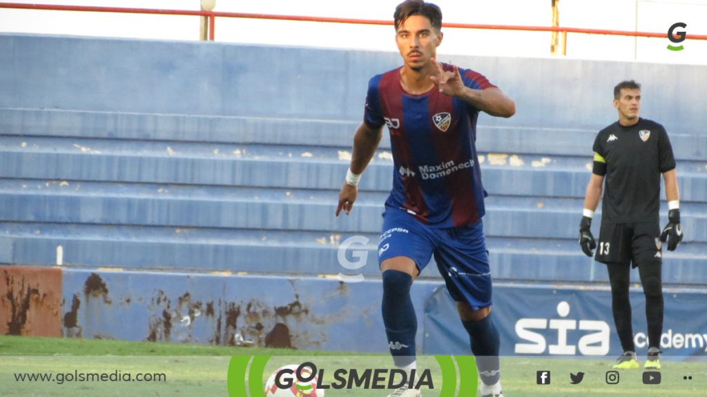 Javi Jiménez, jugador de la UD Alzira en el Suñer Picó.