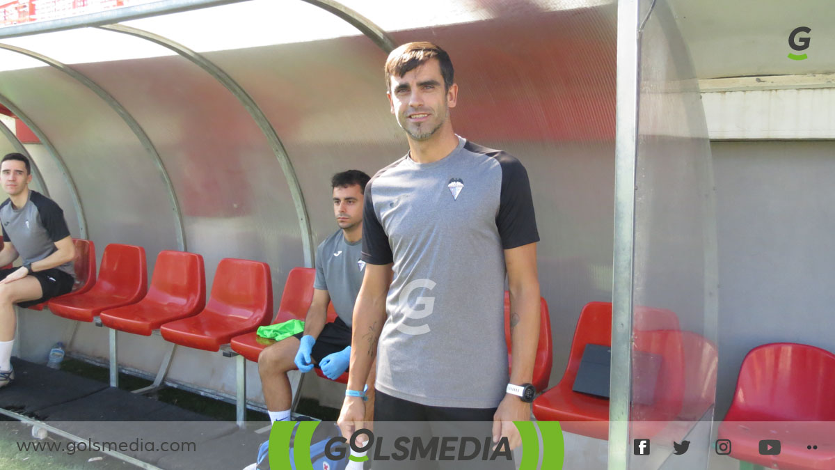 Javi Motes, entrenador de la UD Quart de Poblet. 