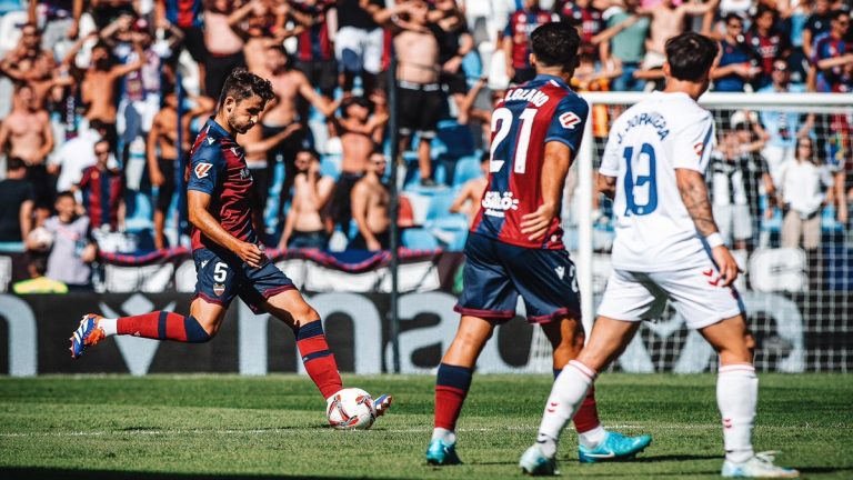 Jugadores Levante y Eldense.