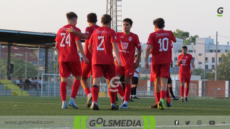 Jugadores Olímpic celebrando gol.