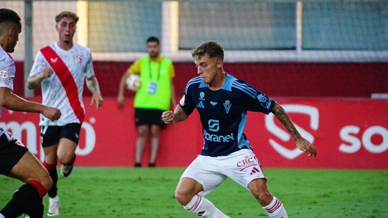 Loren Burón durante un partido. Foto: Real Murcia CF.