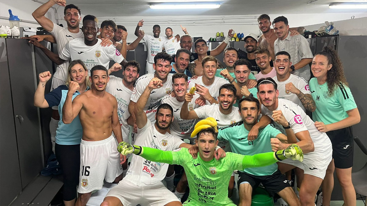 La plantilla de la SCR Peña Deportiva celebrando su triunfo. Foto: SCR Peña Deportiva. 