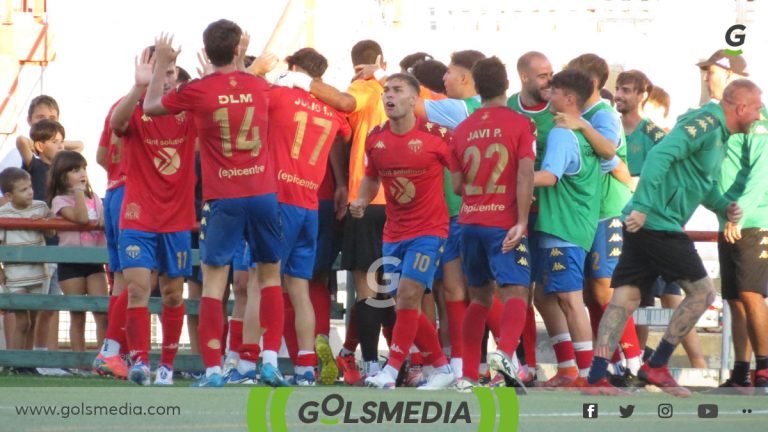 Celebración del gol del Atlético Saguntino.