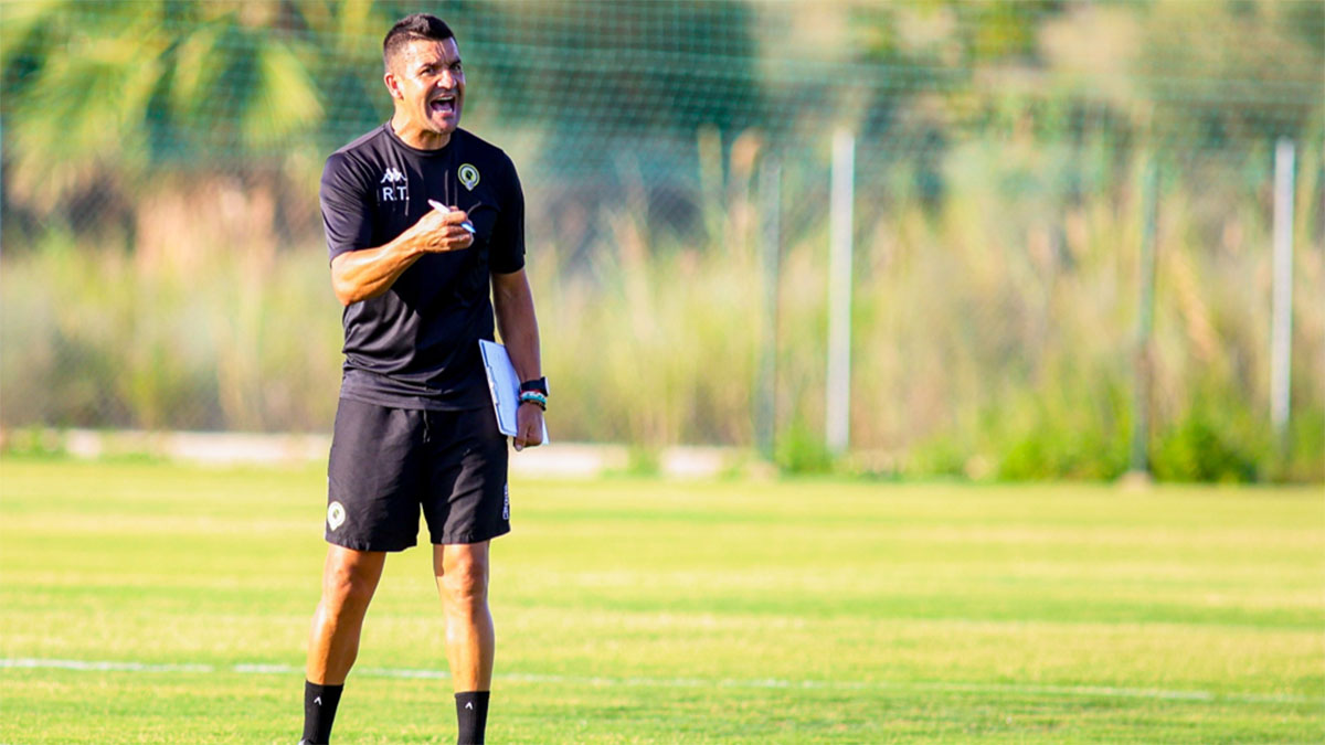 Rubén Torrecilla dirigiendo un entrenamiento. Foto: Hércules CF.