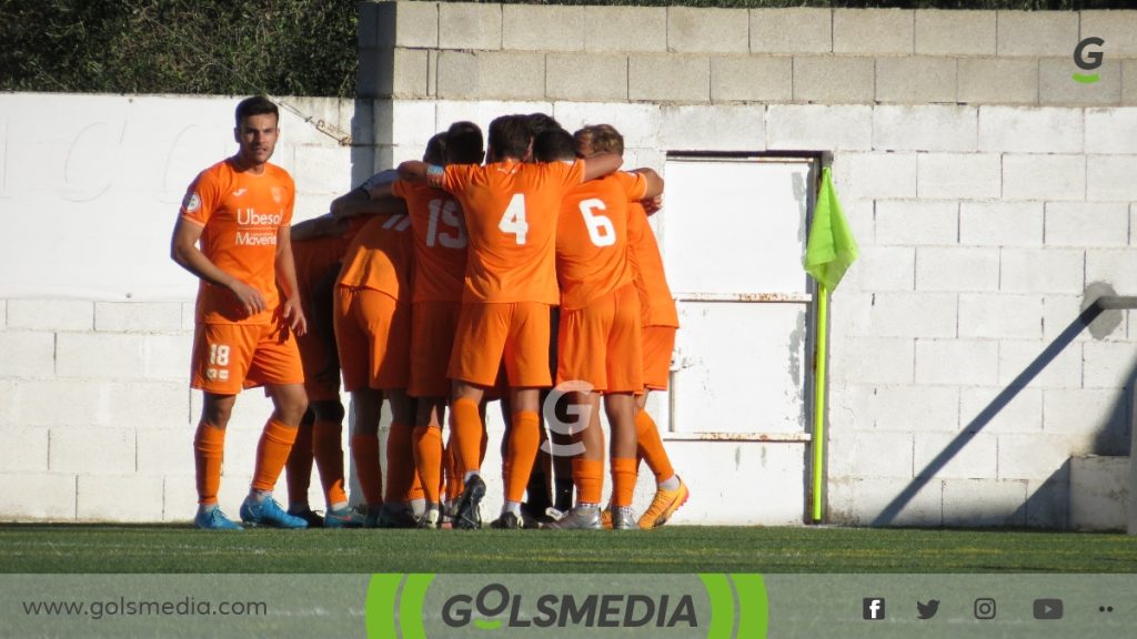 Los jugadores del Atzeneta celebrando su gol.