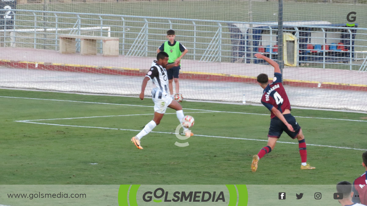 Jefrie, jugador de la UD Castellonense en Buñol. 