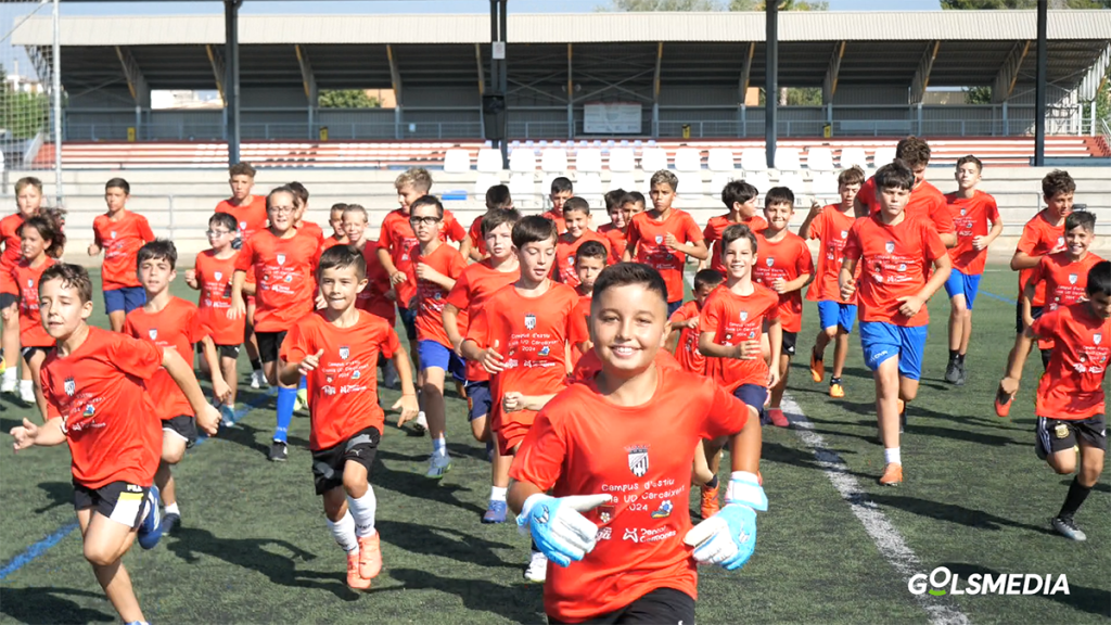 Los niños del campus de verano de la UD Carcaixent.