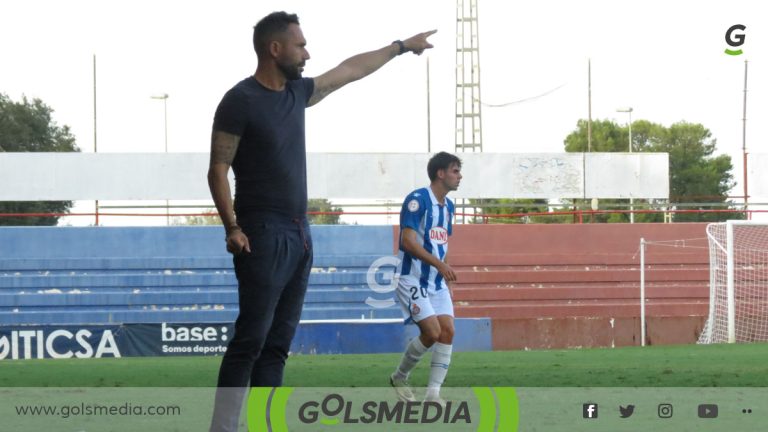 Adrián Ferrandis, entrenador de la UD Alzira.