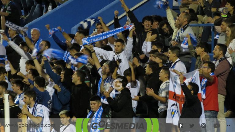 La afición del Alcoyano en El Collao.