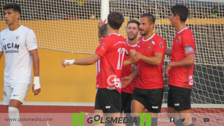 Álvaro Montejo celebrando un gol para el FCJ Español.