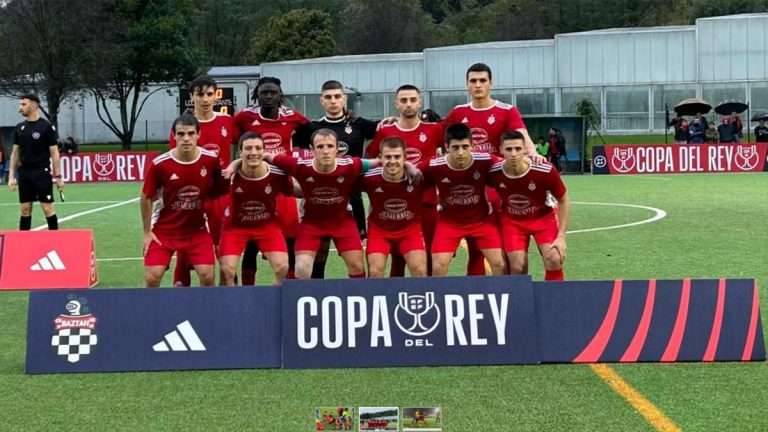 Once inicial del CD Baztan en la previa de la copa. Foto: Fed. Navarra de Fútbol.