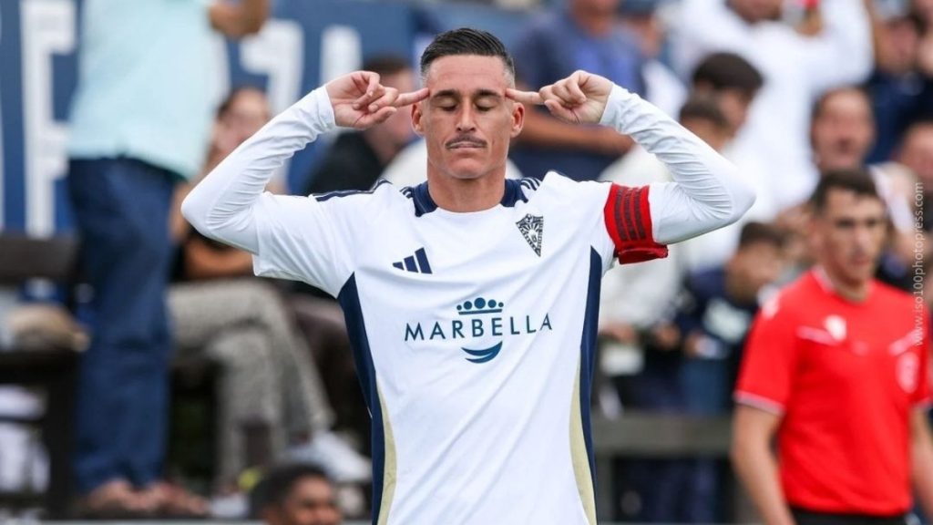 Callejón celebrando un gol para el Marbella FC. Foto: club.