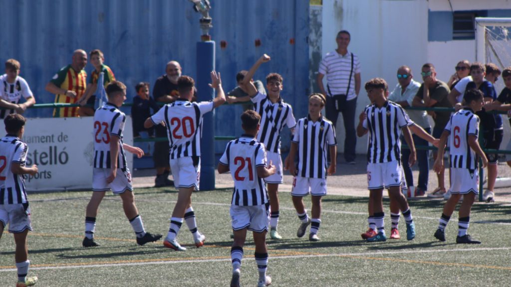 Las promesas del CD Castellón celebrando un gol. Foto: CD Castellón.