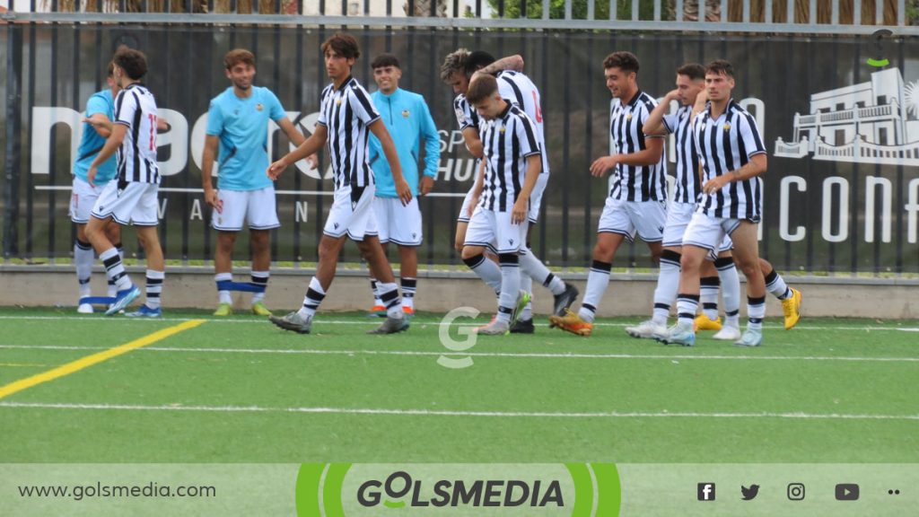 Los jugadores del CD Castellón celebrando un gol en Patacona.