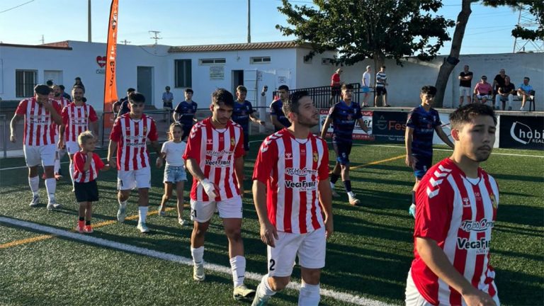 Los jugadores del CD Montesinos saliendo a su partido. Foto: CD Montesinos.