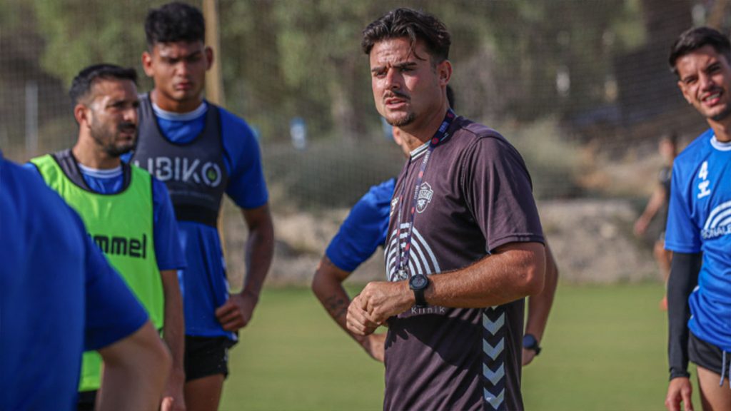 Dani Fernández, entrenador del CF Intercity. Foto: club.