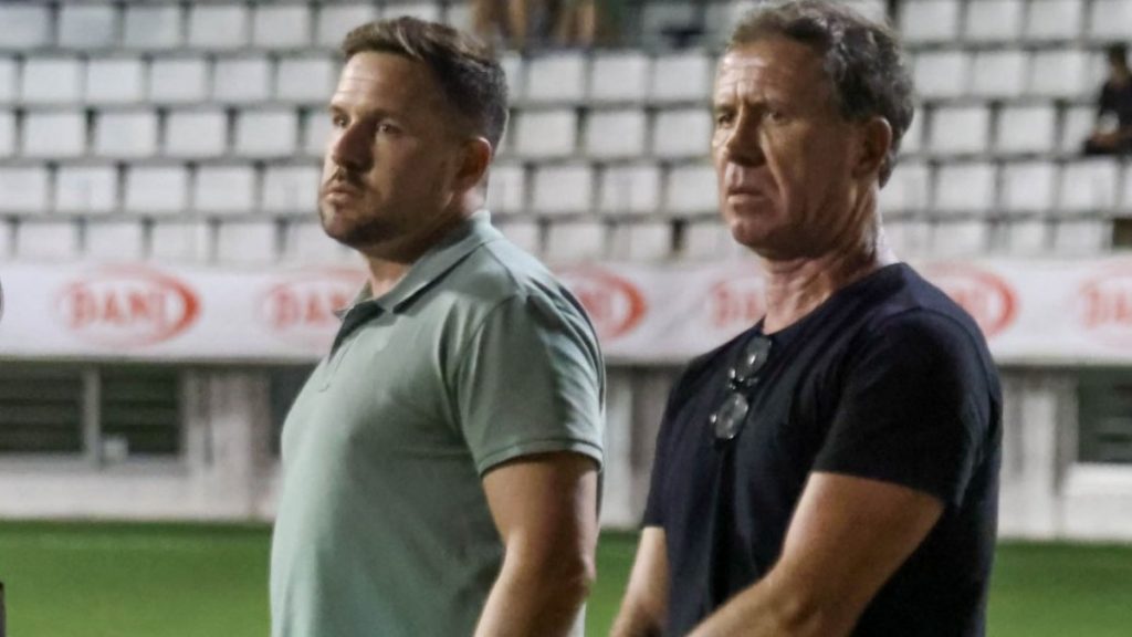 El entrenador Joan Sánchez y segundo entrenador, Diego Quintero. Foto: CE L´Hospitalet.