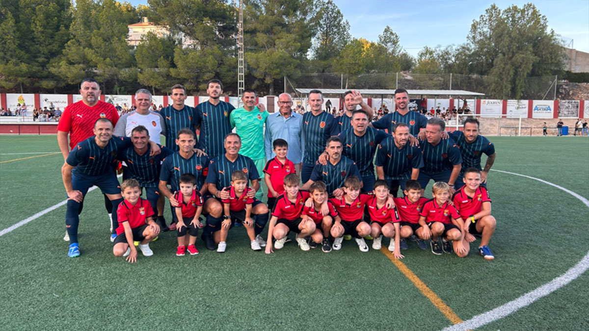 Once del Valencia CF en el partido de Leyendas en Catadau. Foto: Leyendas Valencia CF.