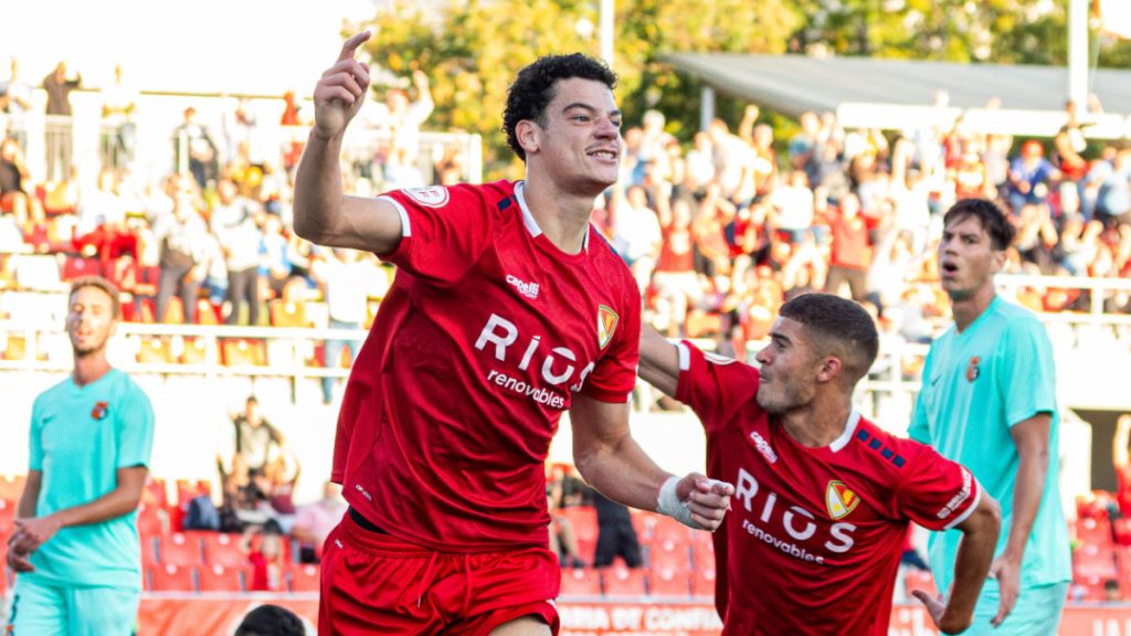 Van den Heerik celebrando su gol. Foto: Terrassa FC y @MFerretvisuals