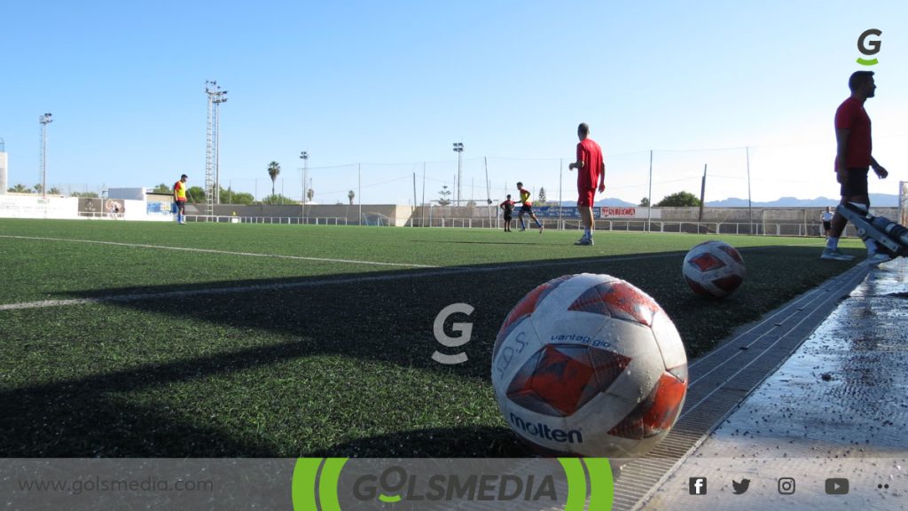 Un partido de Lliga Comunitat en L´Infantil de Sueca.