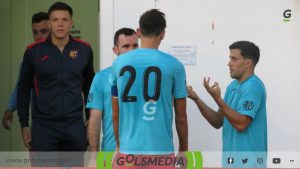 Jugadores del Ribarroja CF en el descanso de un partido. 