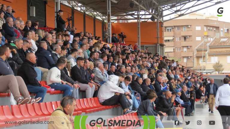 La grada del San Gregorio con los aficionados.