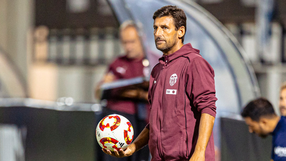 Miguel Ángel Angulo, entrenador del VCF Mestalla. Foto: Valencia CF.