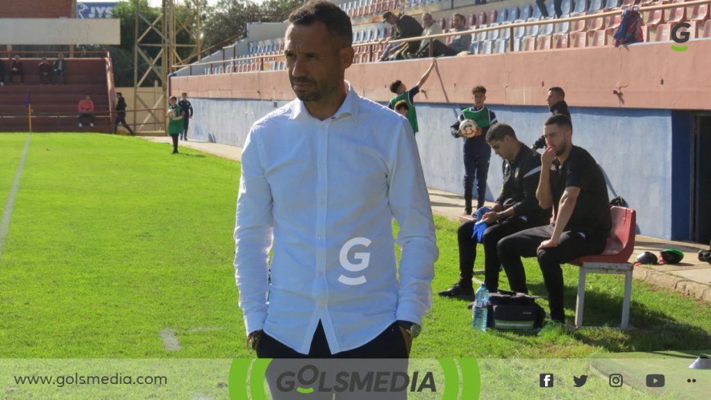 Adrián Ferrandis, entrenador de la UD Alzira.