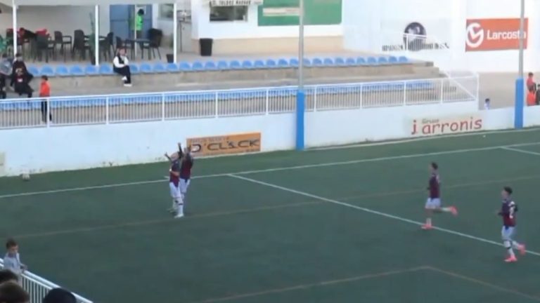 Moreno celebrando el gol para el At Levante en Crevillente. Foto: FFCV.