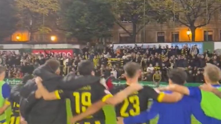 Celebración de los jugadores del Barakaldo en el derbi. Foto: Barakaldo CF.