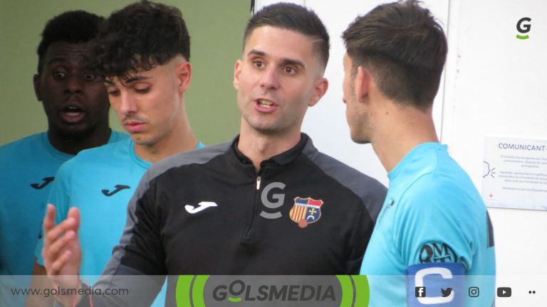 Carlos Ortí, entrenador del Ribarroja CF.