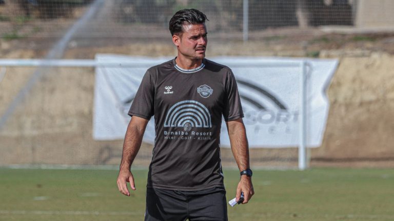 Dani Fernández, entrenador del CF Intercity. Foto: CF Intercity.