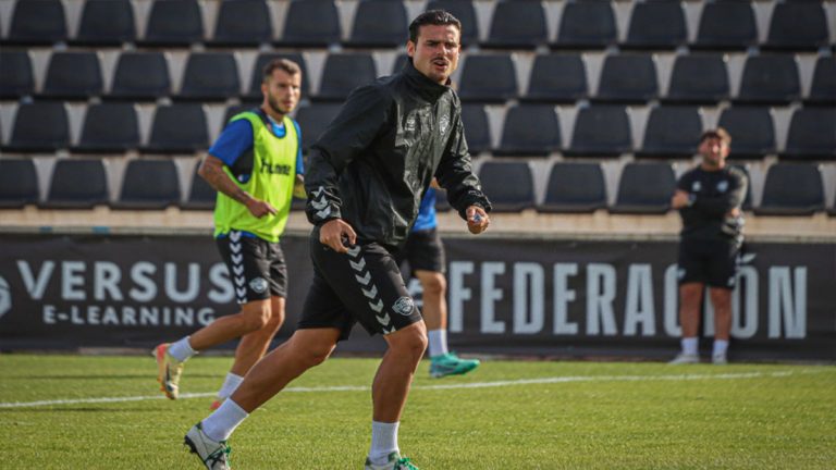 Dani Fernández, entrenador del CF Intercity. Foto: club.