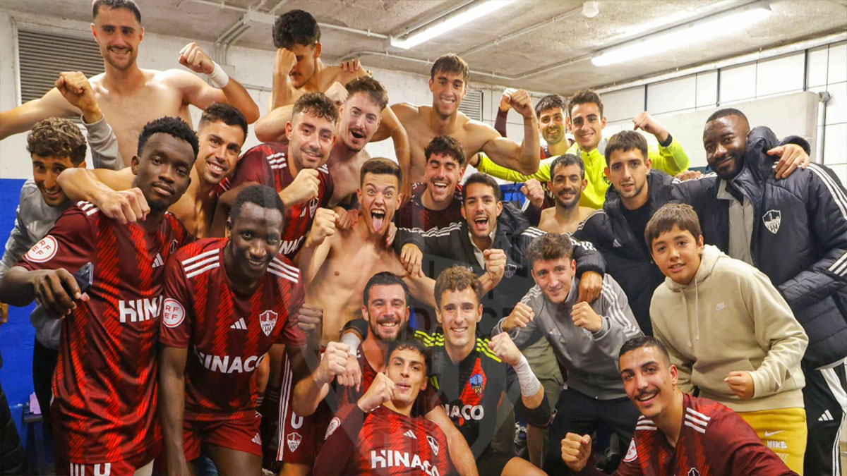 La plantilla del Lleida CF celebrando su victoria. Foto: Lleida CF. 