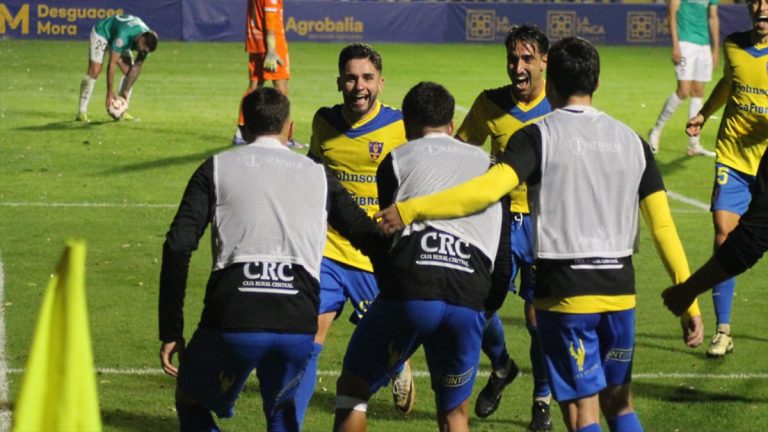 Pitu celebrando uno de sus goles. Foto: Orihuela CF.