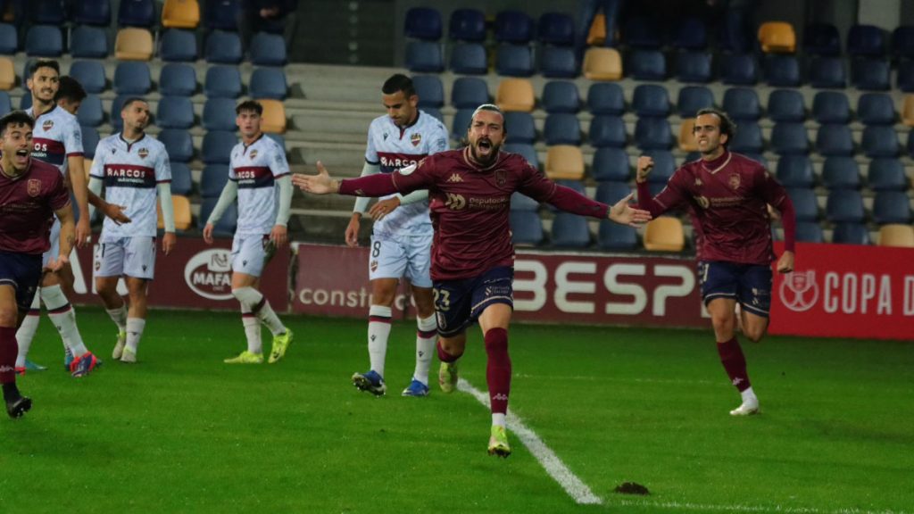 Celebración de un gol del Pontevedra CF frente al Levante UD. Foto: Pontevedra CF.