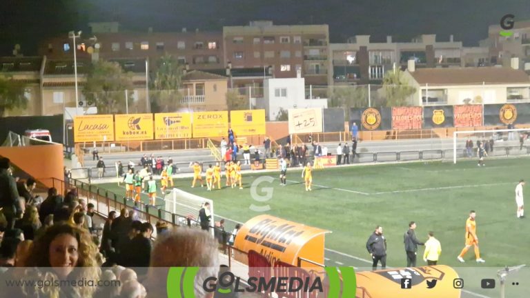 Celebración de un gol del Torrent ante la SD Ibiza.