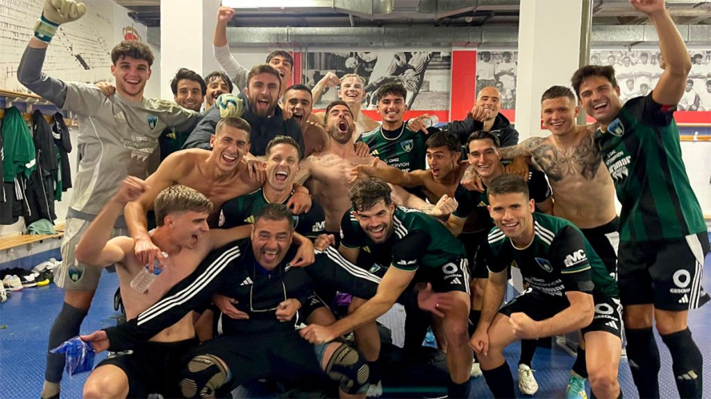 Celebración de la plantilla del Sestao River tras ganar a líder. Foto: Sestao River.