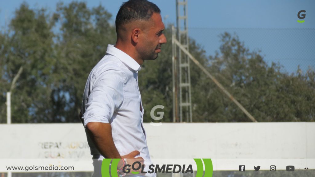 Adrián Ferrandis, entrenador de la UD Alzira.