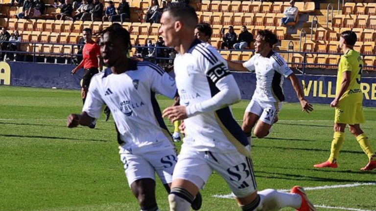 Callejón celebrando el gol del Marbella en Villarreal,. Foto: Marbella FC.