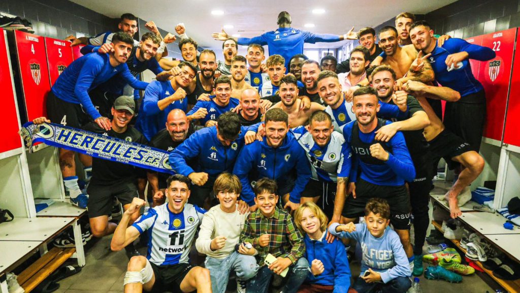 La plantilla del Hércules celebrando su victoria. Foto: Hércules CF.