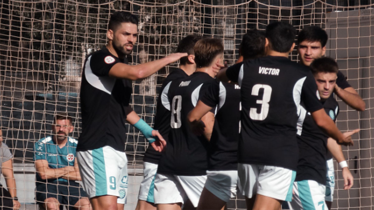 Samu celebrando un gol para la Unión Molinense. Foto: Unión Molinense. 