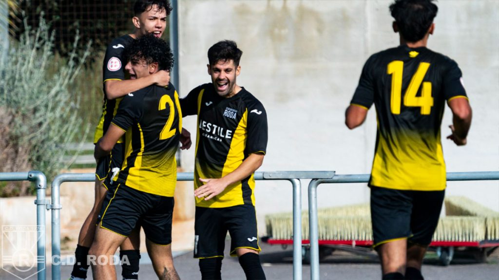 Iván Agudo celebrando con sus compañeros un gol. Foto: CD Roda.