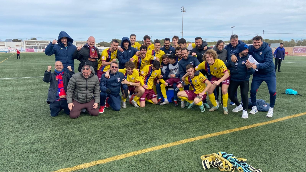 Foto de equipo tras la victoria en Formentera. 