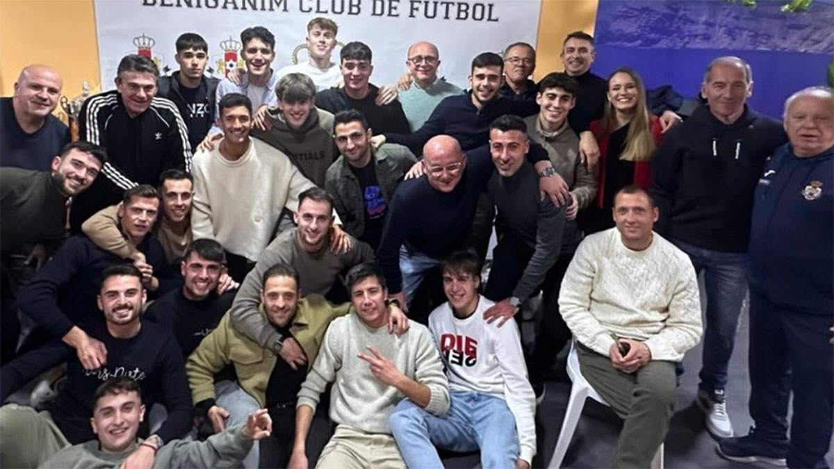 La plantilla en la cena de Navidad del Benigànim CF. Foto: Benigànim CF. 