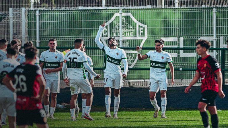 Iomar celebrando uno de sus dos goles ante el Mallorca B. Foto: Elche CF.