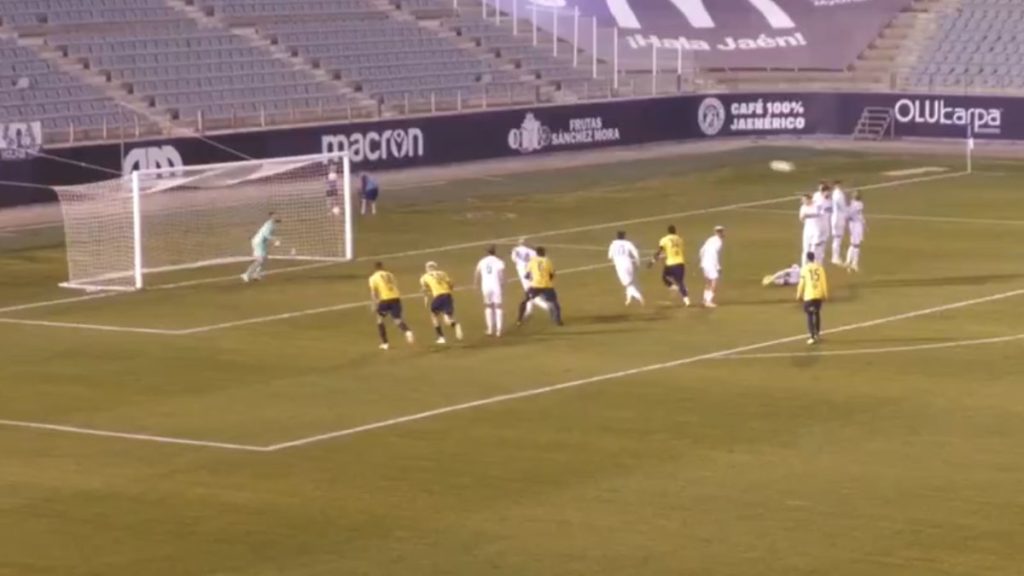 Golazo de Pomares para el Marbellí. Foto: RFAF.