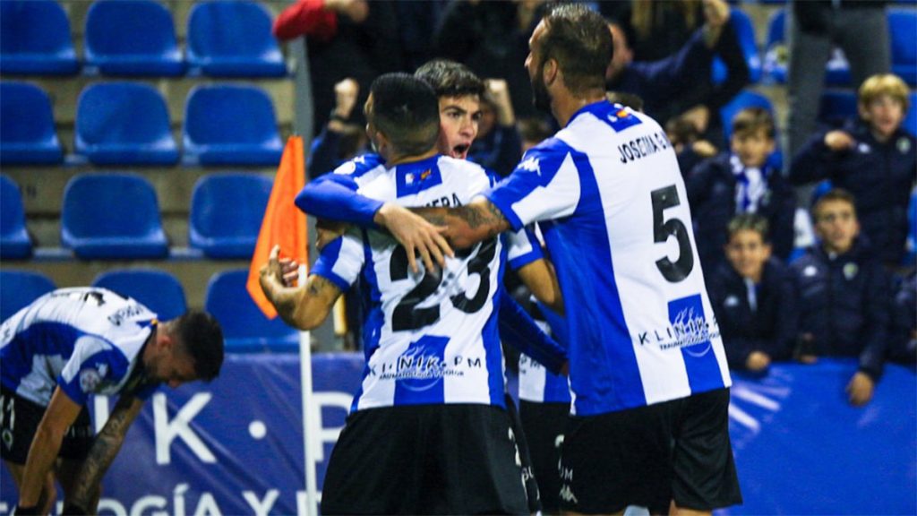 Los jugadores del Hércules CF celebrando su gol de la victoria ante el Alcoyano. Foto: Hércules CF.