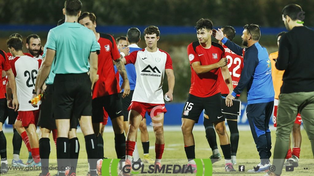 Hugo García en el partido de Copa Federación ante el Manacor del CF La Nucía.